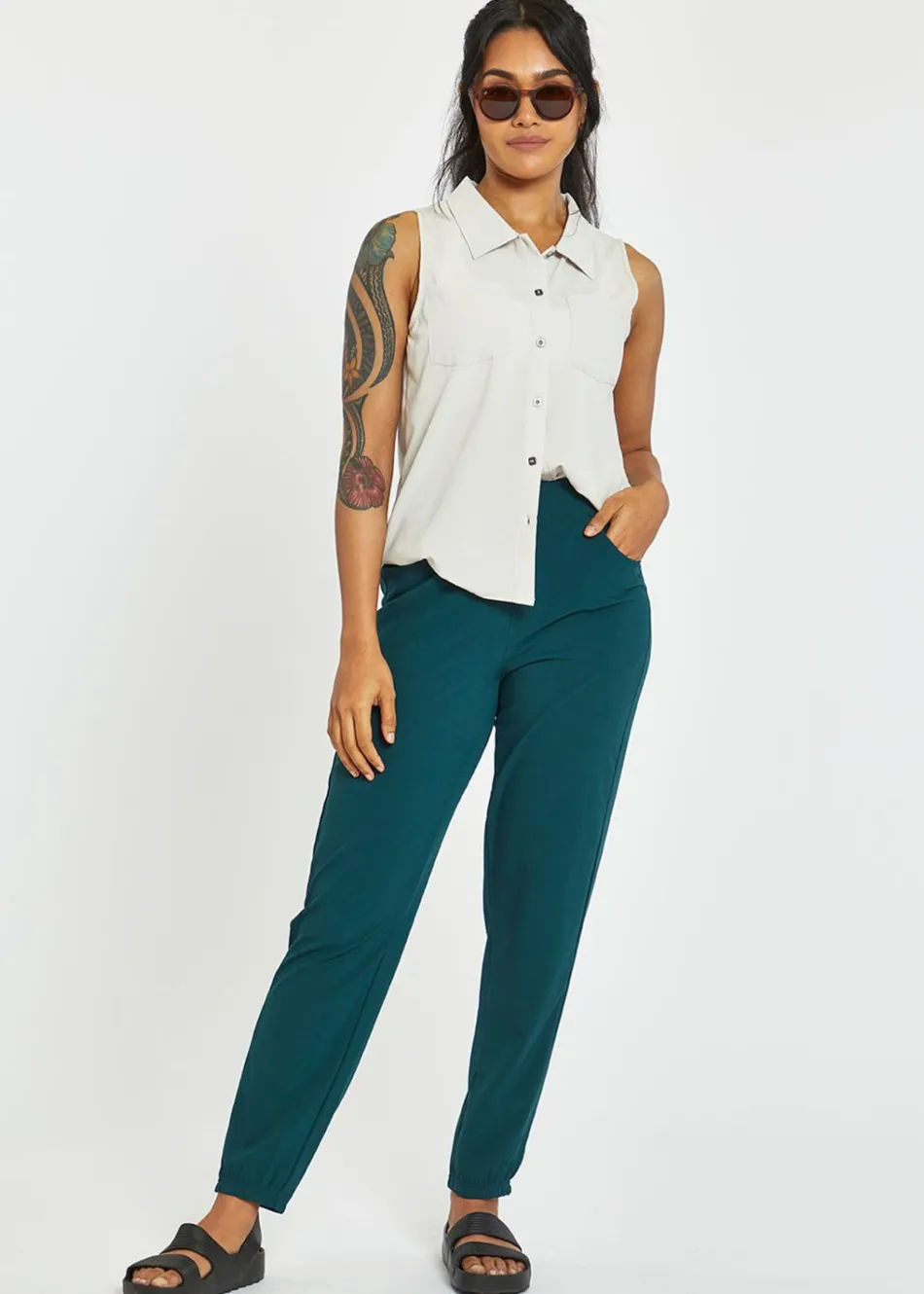 Women Oiselle Benjamina Button Sleeveless